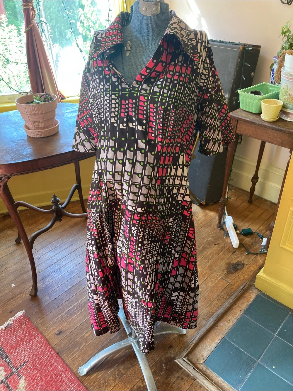 Geometric Print Midi Dress in Black and Pink